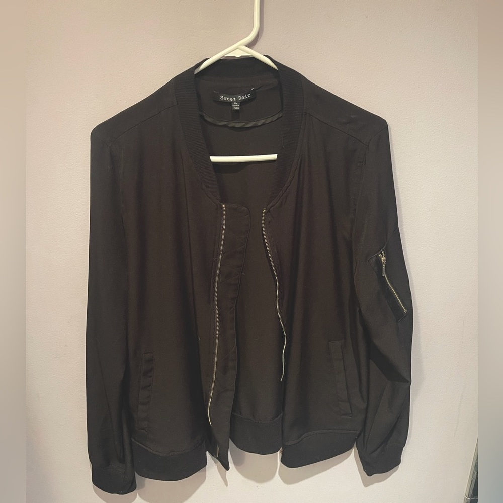 Women’s black bomber jacket, size XL & never used!🖤